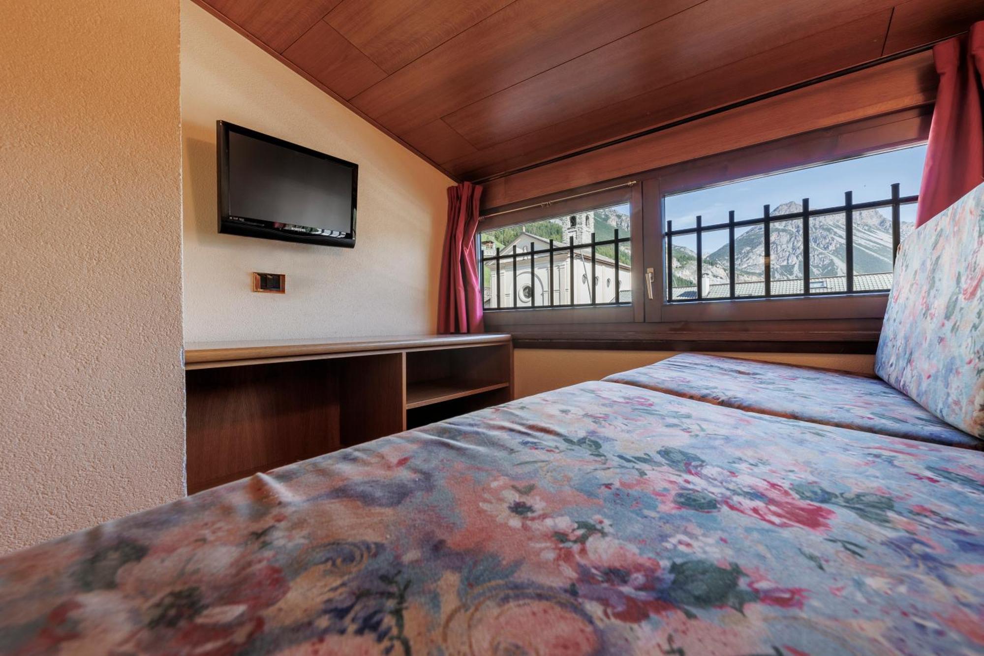 Hotel Miravalle Isolaccia Zewnętrze zdjęcie