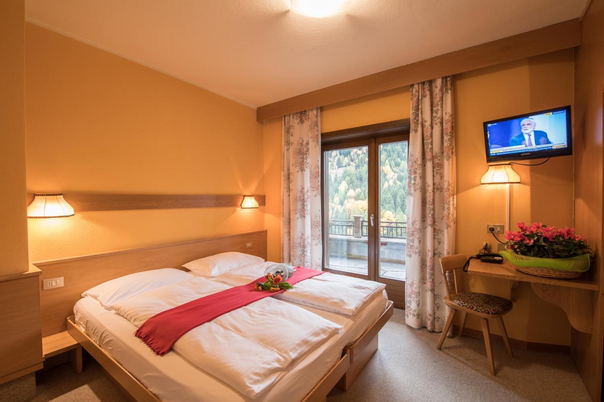 Hotel Miravalle Isolaccia Pokój zdjęcie