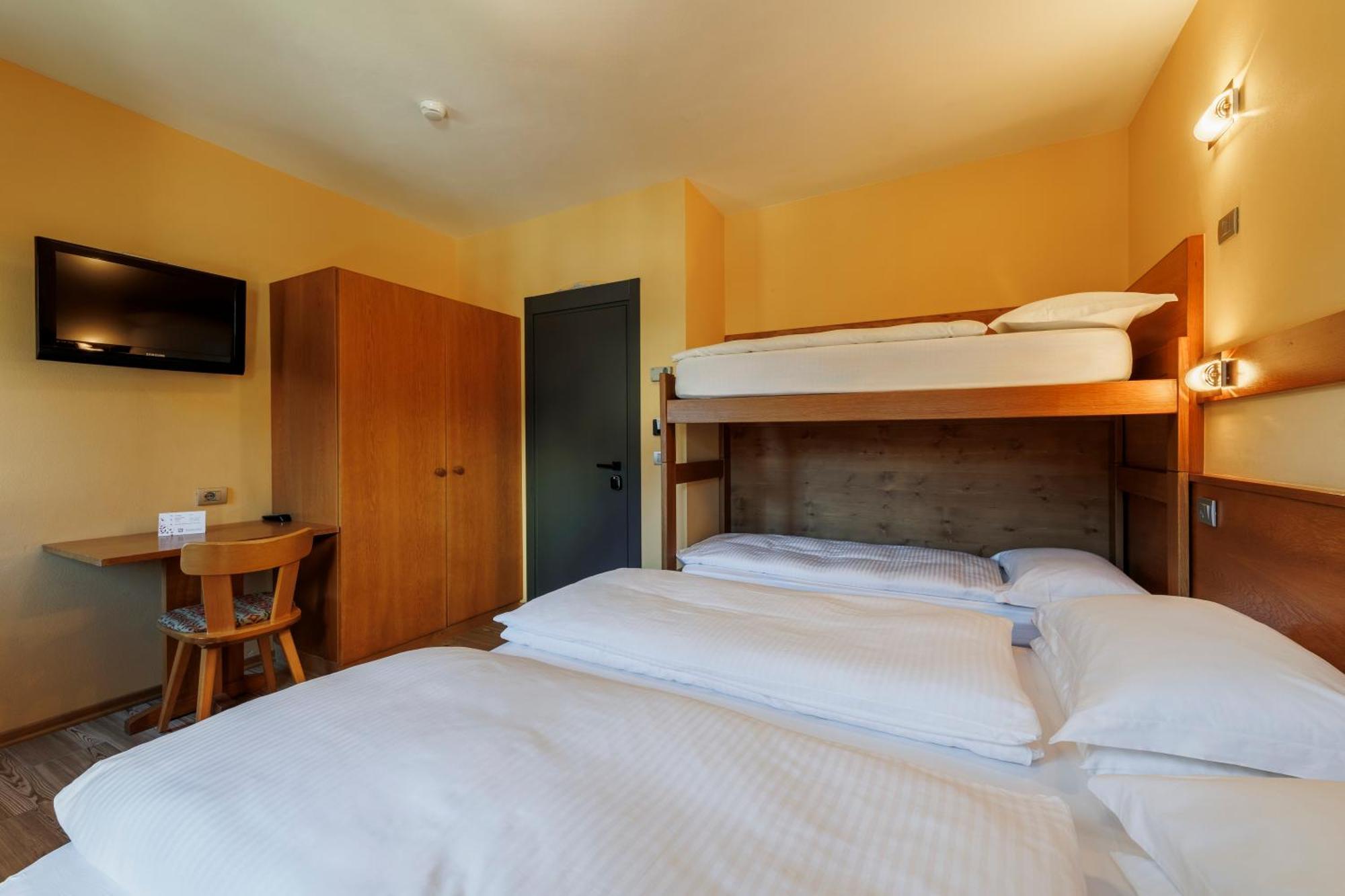 Hotel Miravalle Isolaccia Zewnętrze zdjęcie