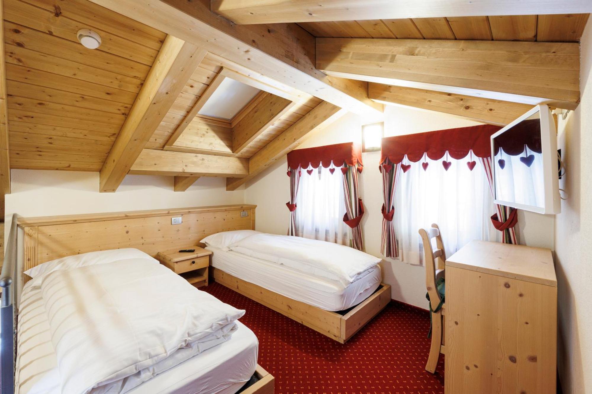 Hotel Miravalle Isolaccia Pokój zdjęcie